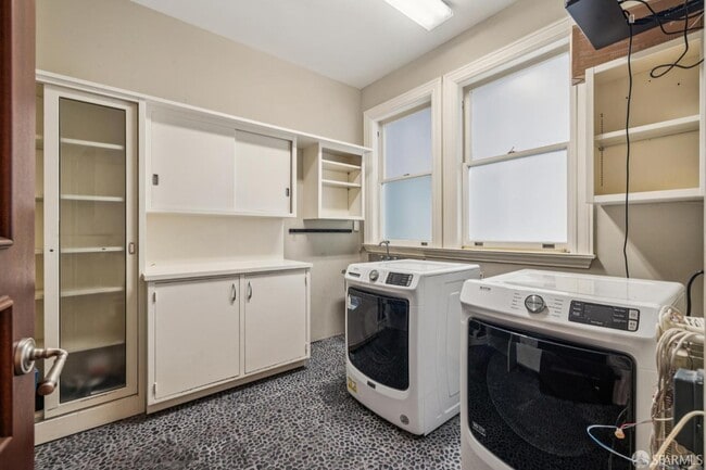 Building Photo - 2336 Broadway