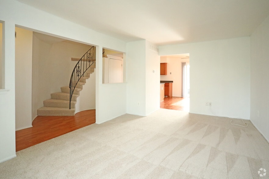 3 BR, 1.5 BA - 1190 SF - Royal Woods - Riverview, MI