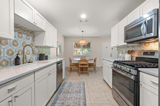 Building Photo - 6716 Skynook Dr