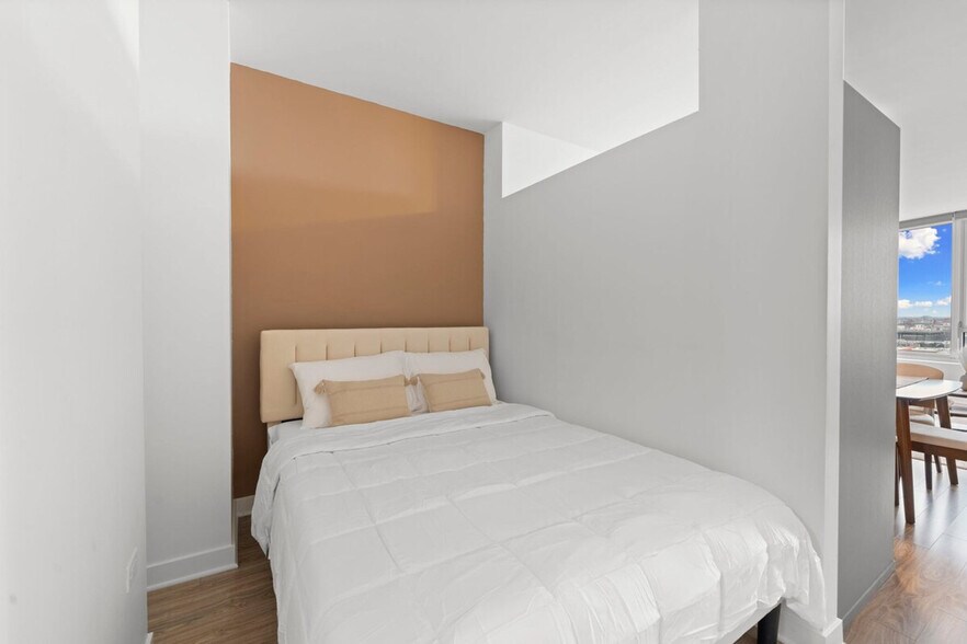 Building Photo - 720 S Wells St