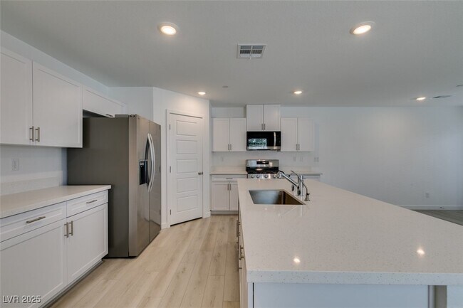 Building Photo - 6229 Mangler St