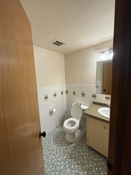 Building Photo - 2316 Post Rd