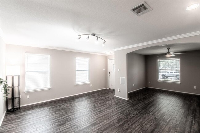 Building Photo - 180 Onyx Lake Dr