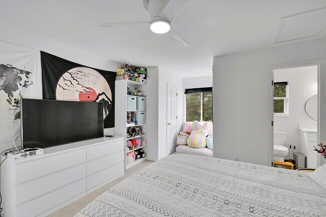 Building Photo - 28384 Kinnikinick Rd