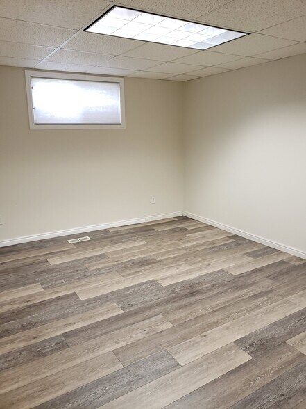 Building Photo - 3585 S 1200 E