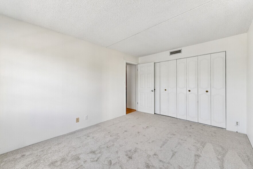 Building Photo - 805 29th St