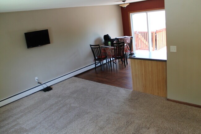 Building Photo - Avail May 1st. SW Rochester 3 bedroom 2 bath home, giant 2 car garage