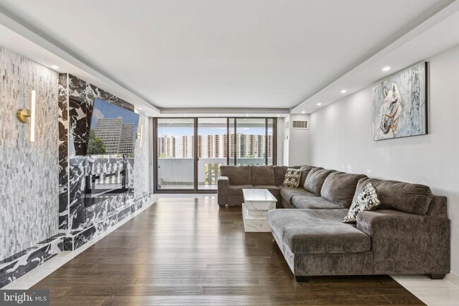 Building Photo - 6101 Edsall Rd