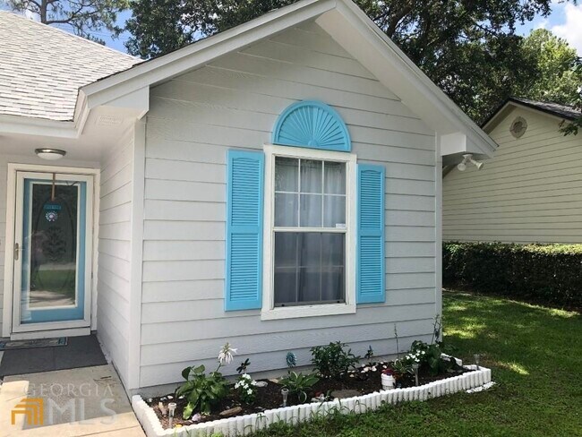 Building Photo - 304 McQueen Cir