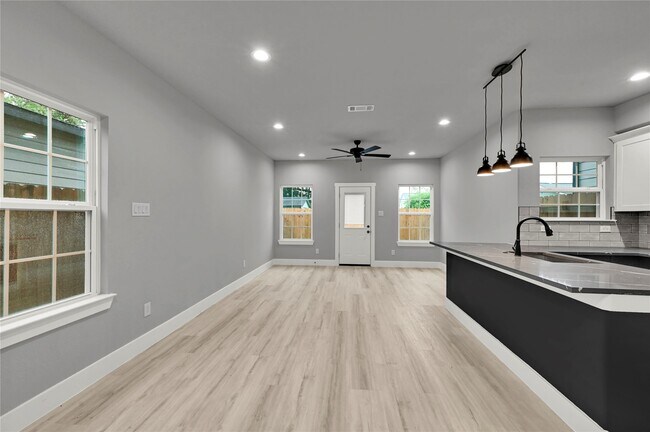 Building Photo - 7415 Hezekiah Ln