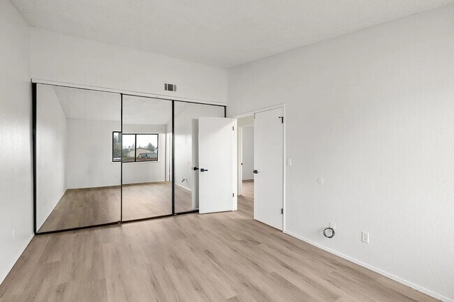 Building Photo - 995 Matthew Ct