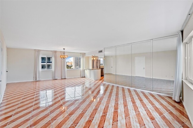 Building Photo - 720 Bayshore Dr