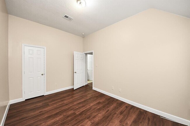 Building Photo - 4807 Taylor Lake Ct