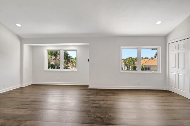 Building Photo - 540 SW 15th St
