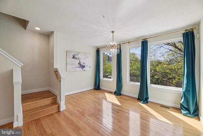 Building Photo - 5627 45th Ave