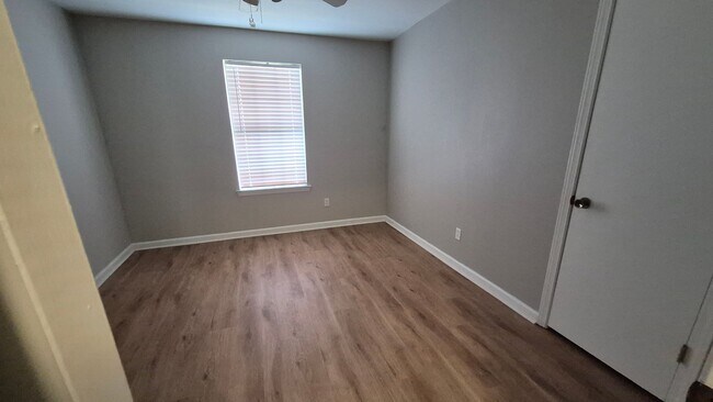 Building Photo - 2370 Shoal Creek Dr