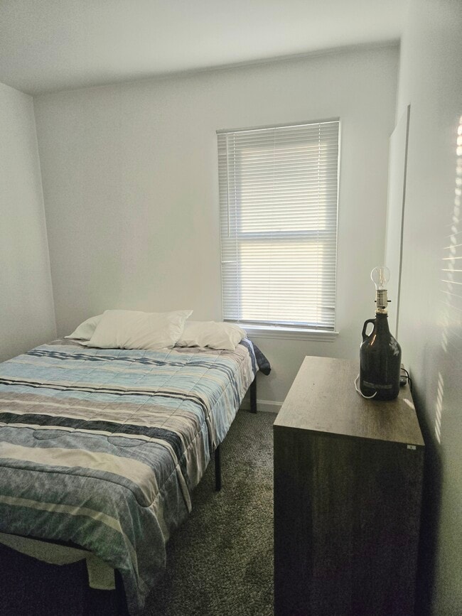 Building Photo - 3913 Thomas Ave N