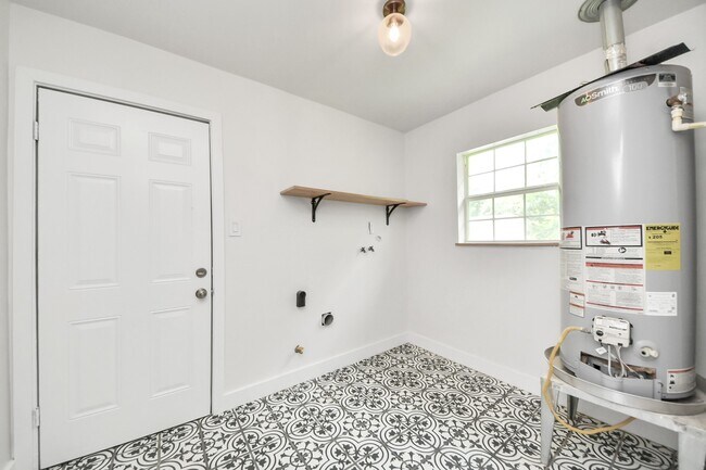 Building Photo - 4011 Ebbtide Dr