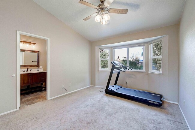 Building Photo - Updated 3 Bedroom Home on Quiet Court with Covered Patio