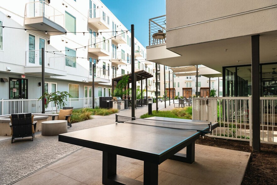 Building Photo - 5820 1/2 Cameron Road-SI FL2-ID1303392P