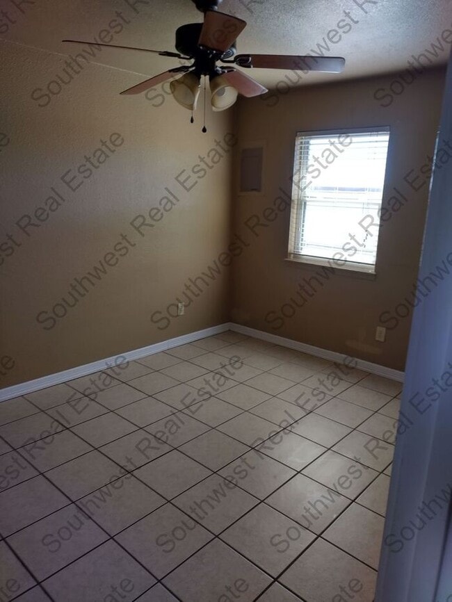 Building Photo - Nice 2 bed 1 bath apt in Portales - All Bills Paid!