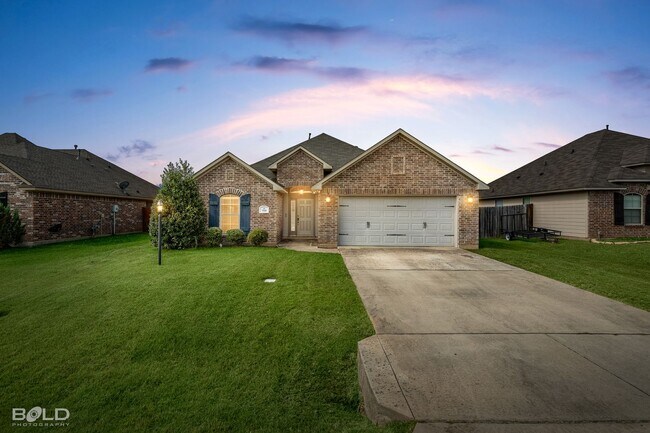 Building Photo - Brick Home In Haughton