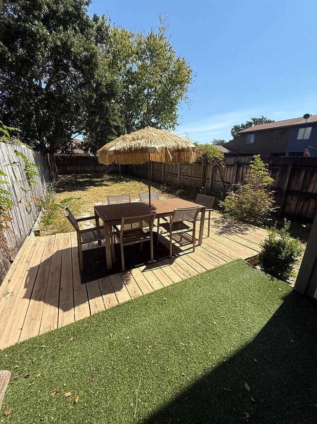 Building Photo - Destin townhome...AVAILABLE NOW!!!