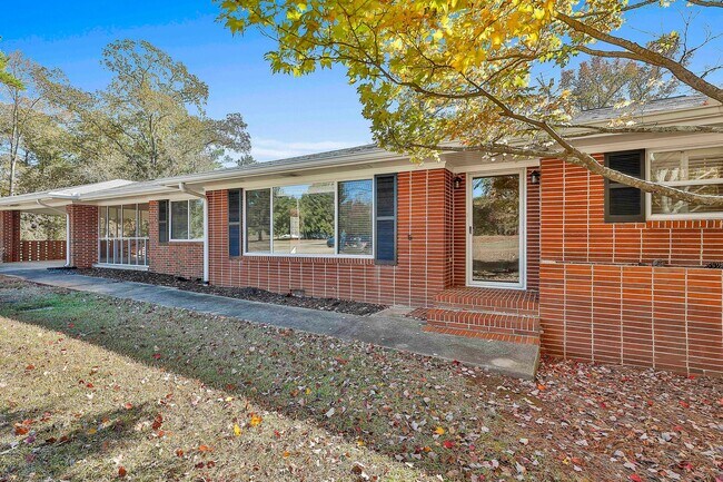 Building Photo - PROCUREMENT ONLY 334 Porter Road - Available Now! Ranch style home with spacious floor plan & bea...