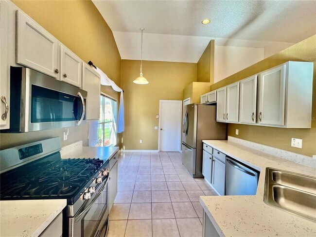 Building Photo - 30728 Iverson Dr