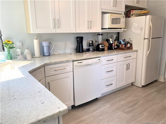 Building Photo - 105 Standish Rd