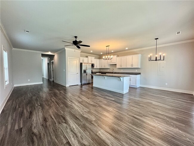 Building Photo - 925 NE Hts Ln