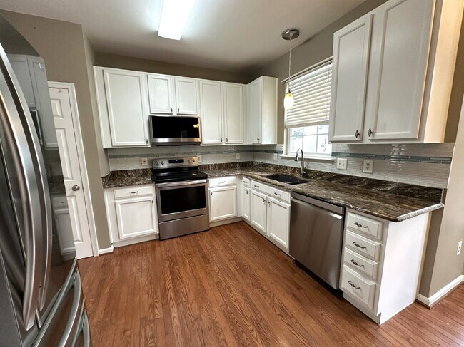 Building Photo - 4-Bedroom, 3.5-Bathroom Colonial in Taneytown