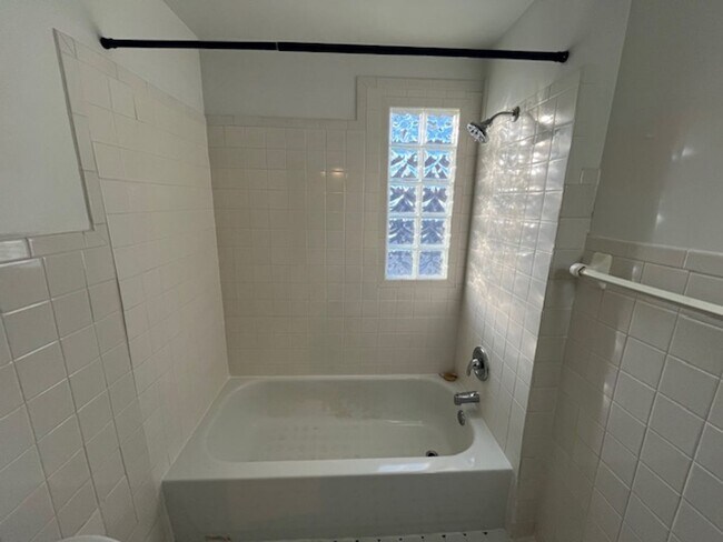 Building Photo - 125-131 Chase Rd