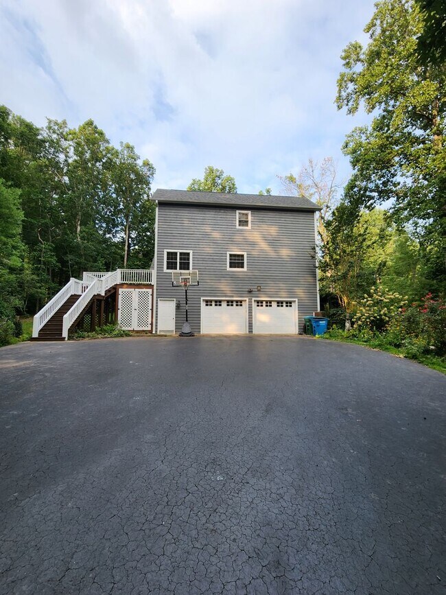 Building Photo - Large Fletcher Rental