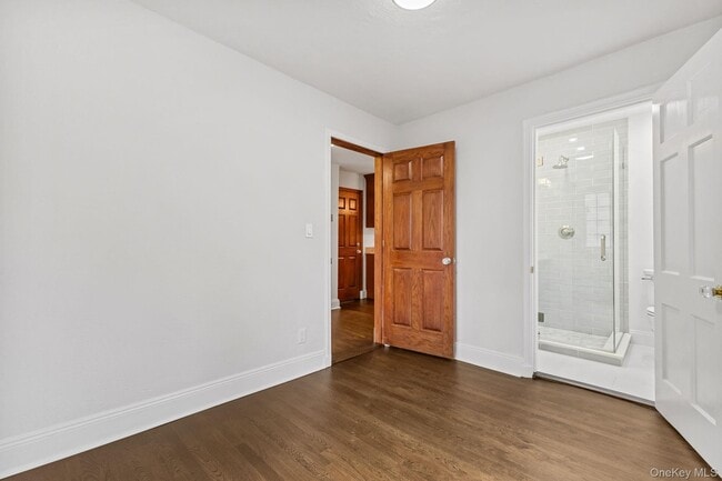 Building Photo - 202 E Garden Rd