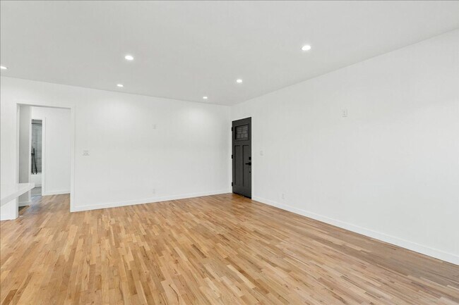 Building Photo - 652 Hayworth Ave