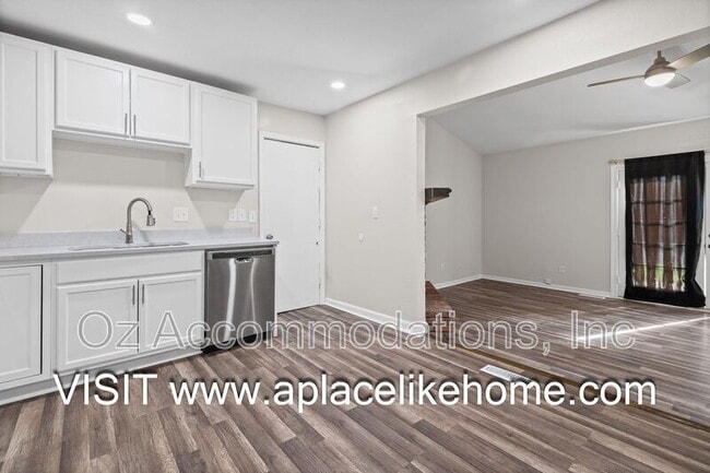 Building Photo - 13909 Falkirk Cir