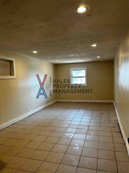 Building Photo - 156 Fallbrook St