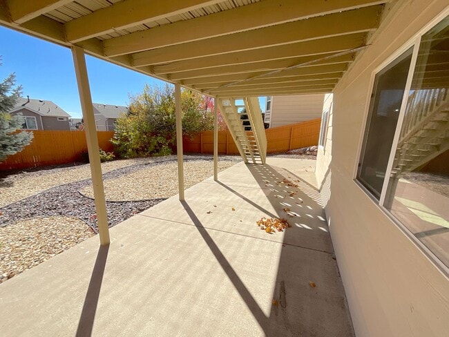 Building Photo - 4 Bedroom Home Available Near Barnes Rd & ...