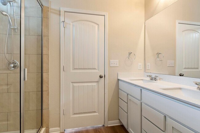 Building Photo - Gorgeous 4-bedroom home!