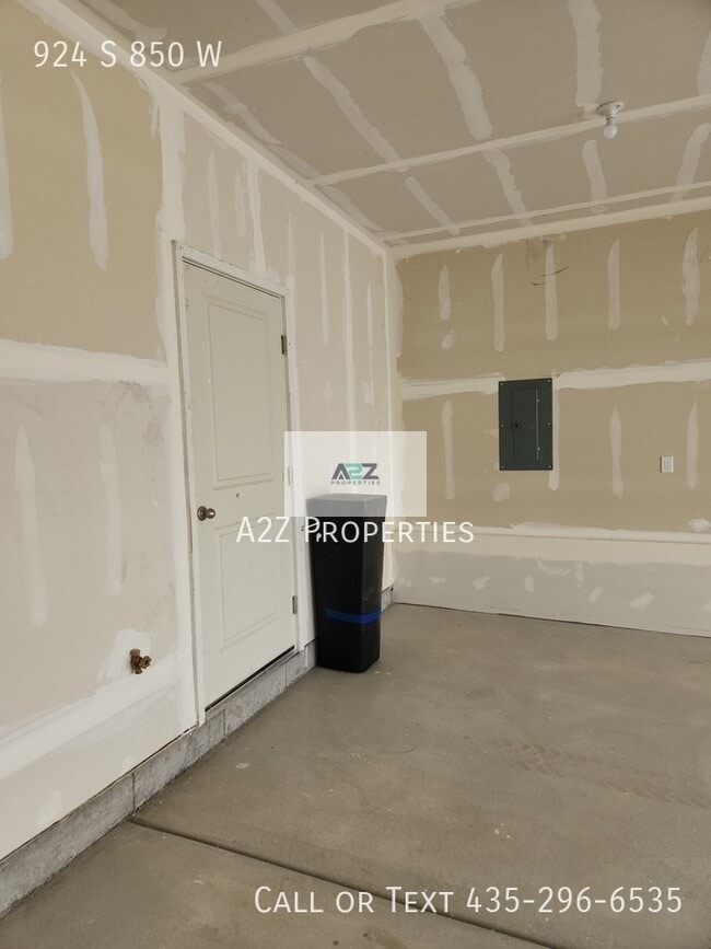 Building Photo - 924 S 850 W