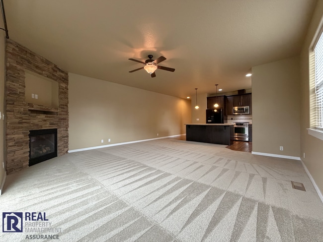 Building Photo - MOVE-IN SPECIAL - Spacious 2BR Townhome with Garage Parking in Prime Beaverton Location!