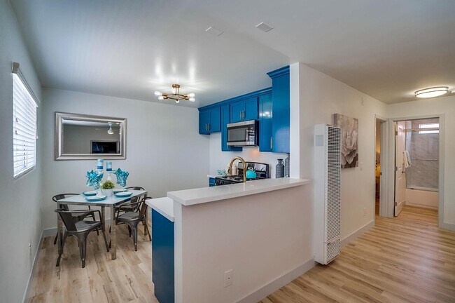 Building Photo - Spacious -2bd/1ba -$2,050.00 - LBC - Parki...