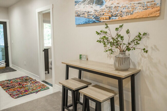 Building Photo - 255 Matterhorn Dr