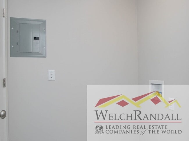 Building Photo - Live Comfortably in West Haven – Beautiful 3BR, 2.5BA Townhome for Rent!