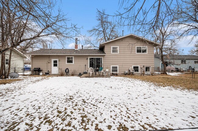 Building Photo - Beautiful 4-Bedroom Home in the P.O.E.T. Neighborhood - Available August 1, 2026!