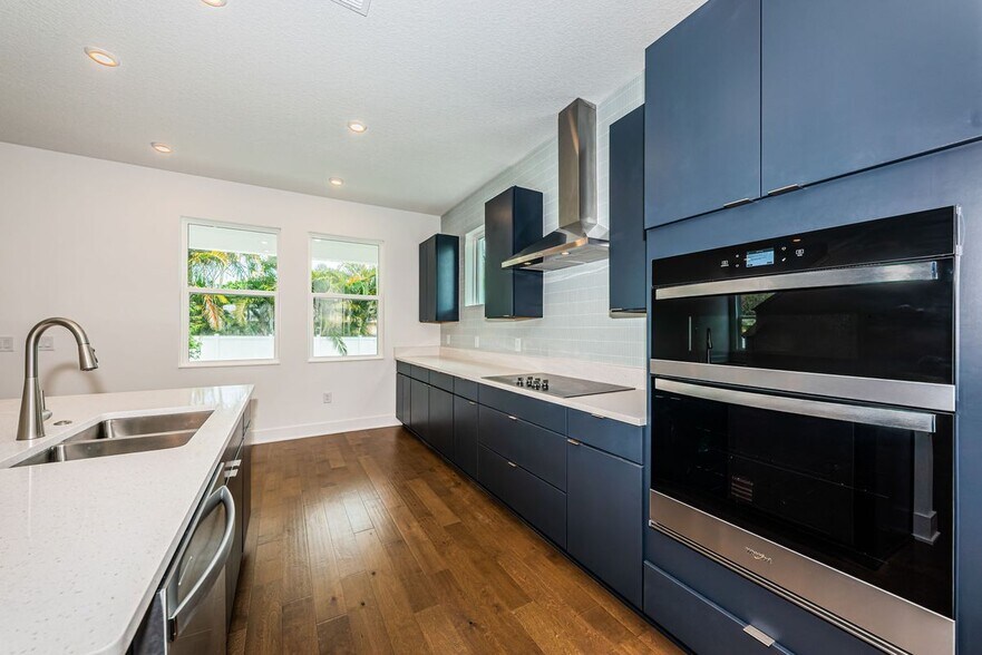 Building Photo - 1701 25th Ave N