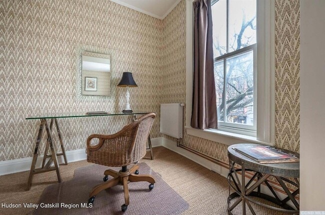 Building Photo - 613 Warren St