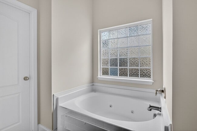 Building Photo - 10 Moonlight Trail