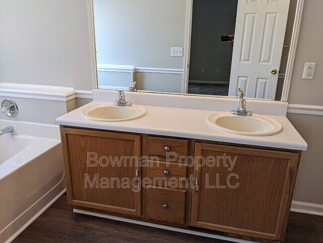 Building Photo - 1140 Hunter Trail